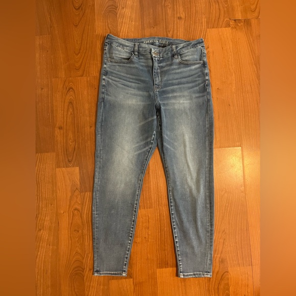 American Eagle Outfitters Denim - American Eagle Outfitters High V Shaped Waist Curvy High Rise Jegging